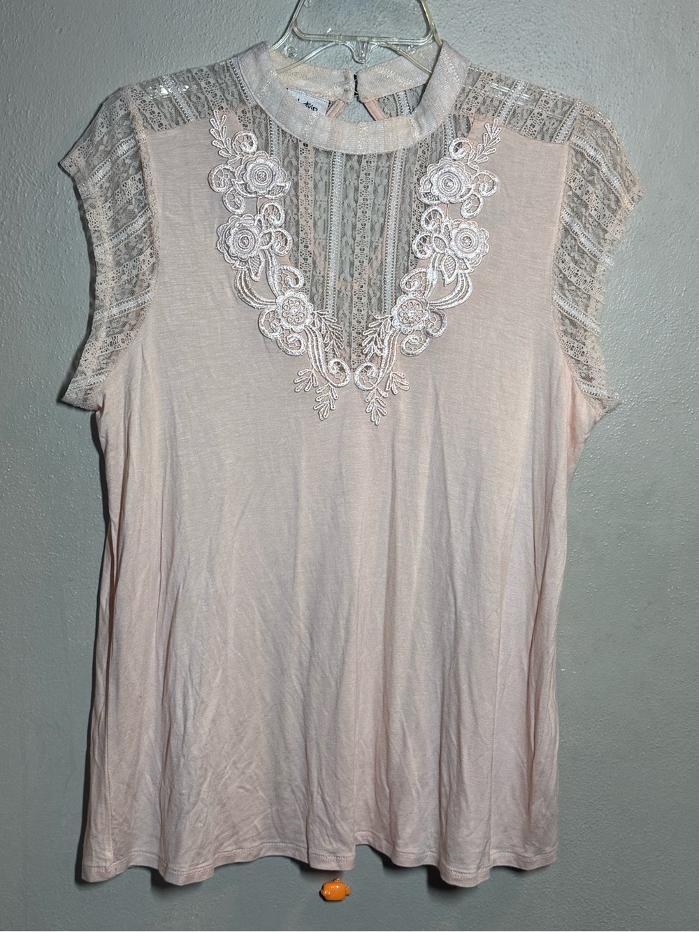 Women’s Daytrip Mockneck Flutter Sleeve Top w/ Lace & Floral Sz XL BEAUTIFUL!!